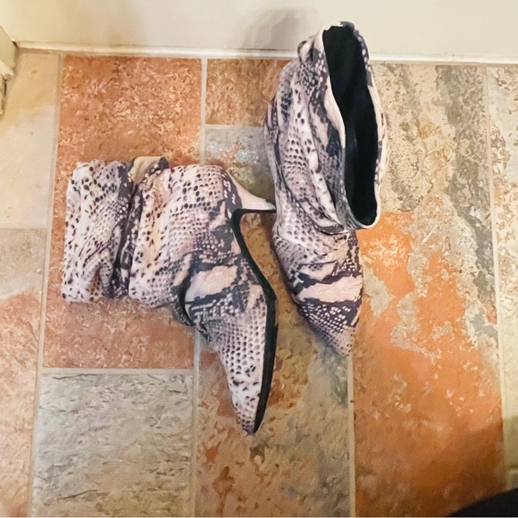 🐍NWOB! Soft Snake/Python Print, Kitten Heels, Scrunchy Ankle Booties! - Picture 5 of 13